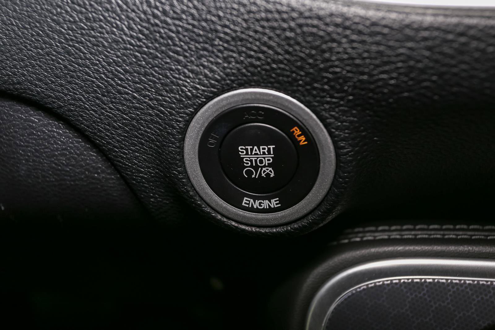 Used 2015 Dodge Challenger R/T Plus image 31