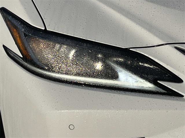Certified 2022 Lexus ES 350 F Sport image 9