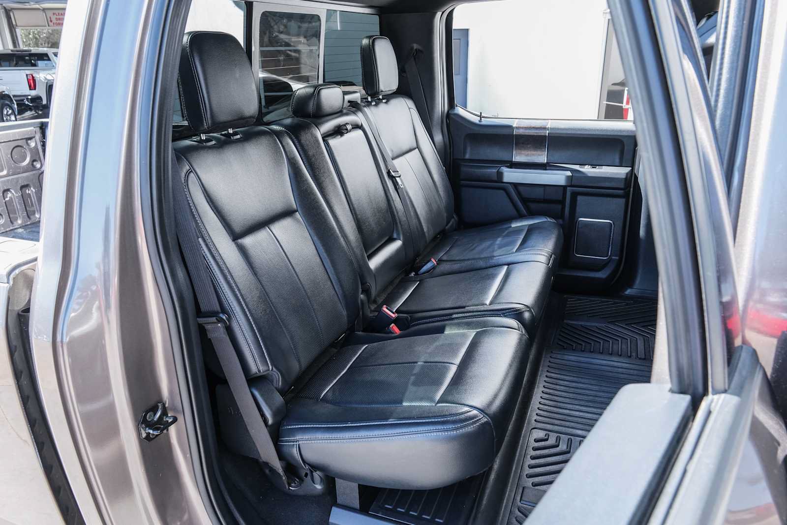 Used 2022 Ford F350 Lariat w/ Lariat Ultimate Package AWD/4WD image 32