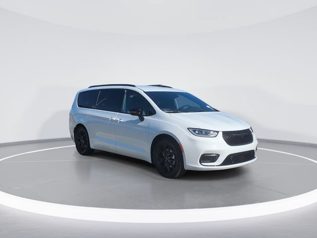 New 2026 Chrysler Pacifica Select w/ S Appearance Package FWD image 2