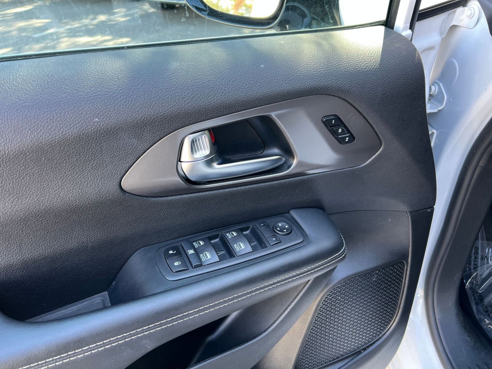 Used 2025 Chrysler Pacifica Select image 20