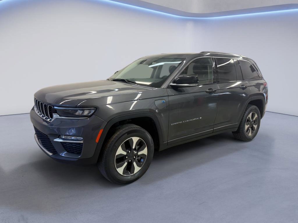 Used 2023 Jeep Grand Cherokee 4WD 4xe image 3