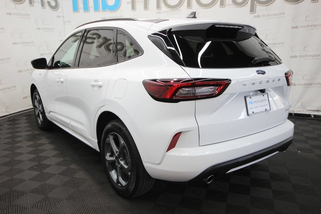 Used 2023 Ford Escape ST-Line AWD/4WD image 4