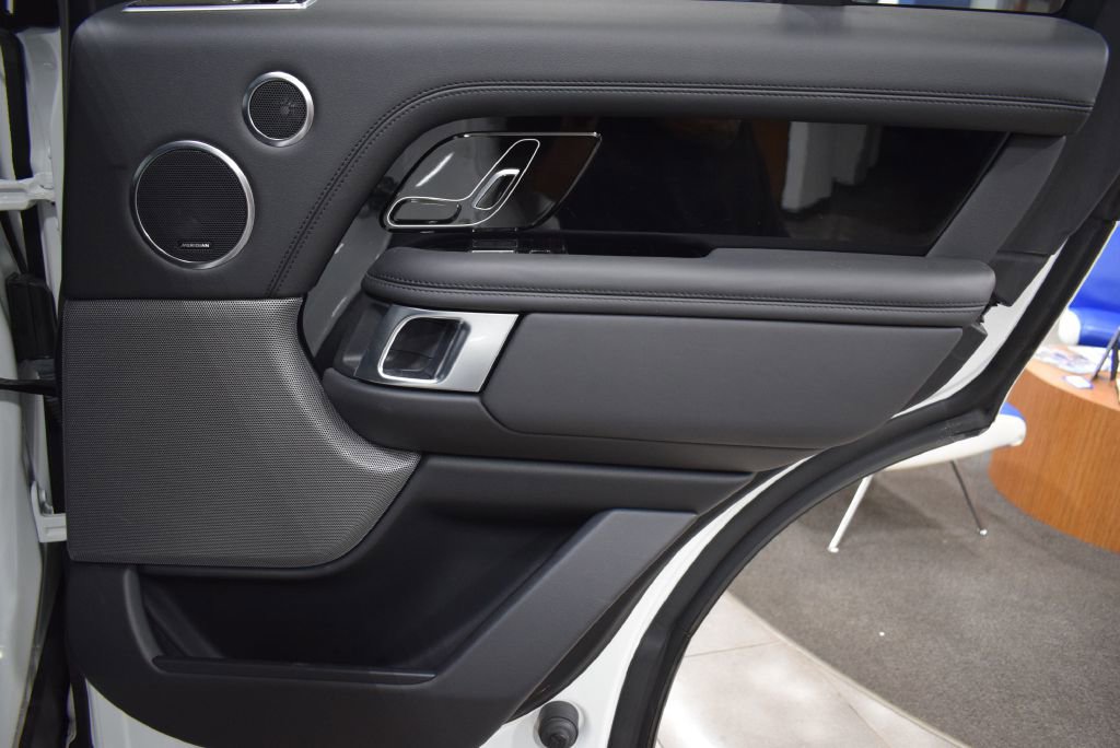 Used 2019 Land Rover Range Rover HSE image 19