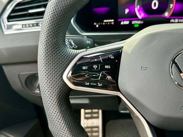 Used 2022 Volkswagen Tiguan SE R-Line image 34