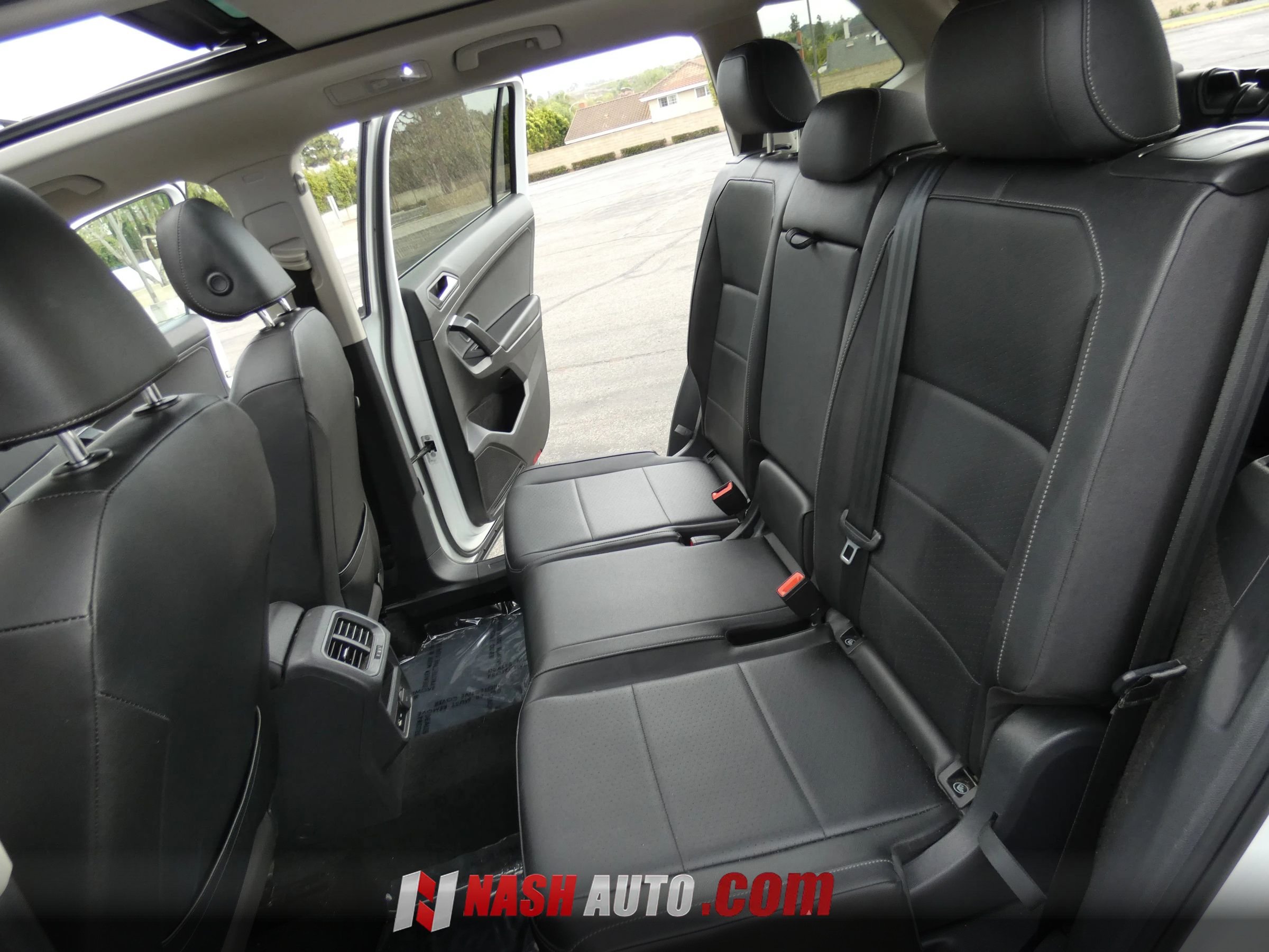 Used 2020 Volkswagen Tiguan SE w/ Panoramic Sunroof Package FWD image 46