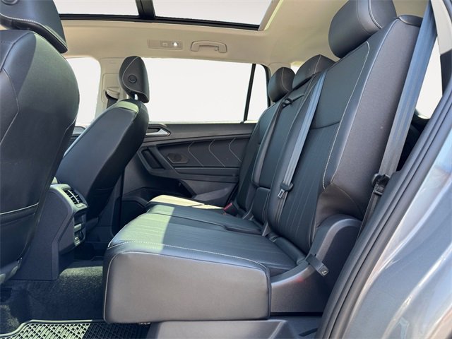 Used 2023 Volkswagen Tiguan SE w/ Panoramic Sunroof Package image 13