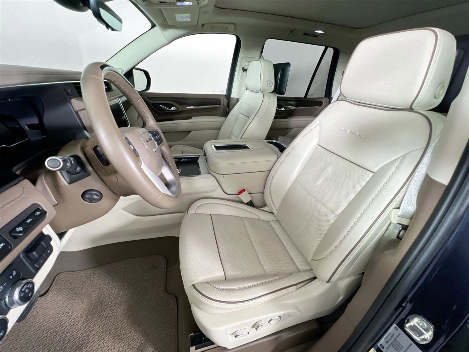 Used 2024 GMC Yukon Denali w/ Denali Reserve Package AWD/4WD image 22