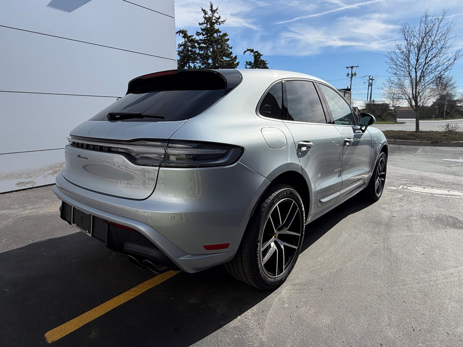 Used 2025 Porsche Macan AWD/4WD image 7