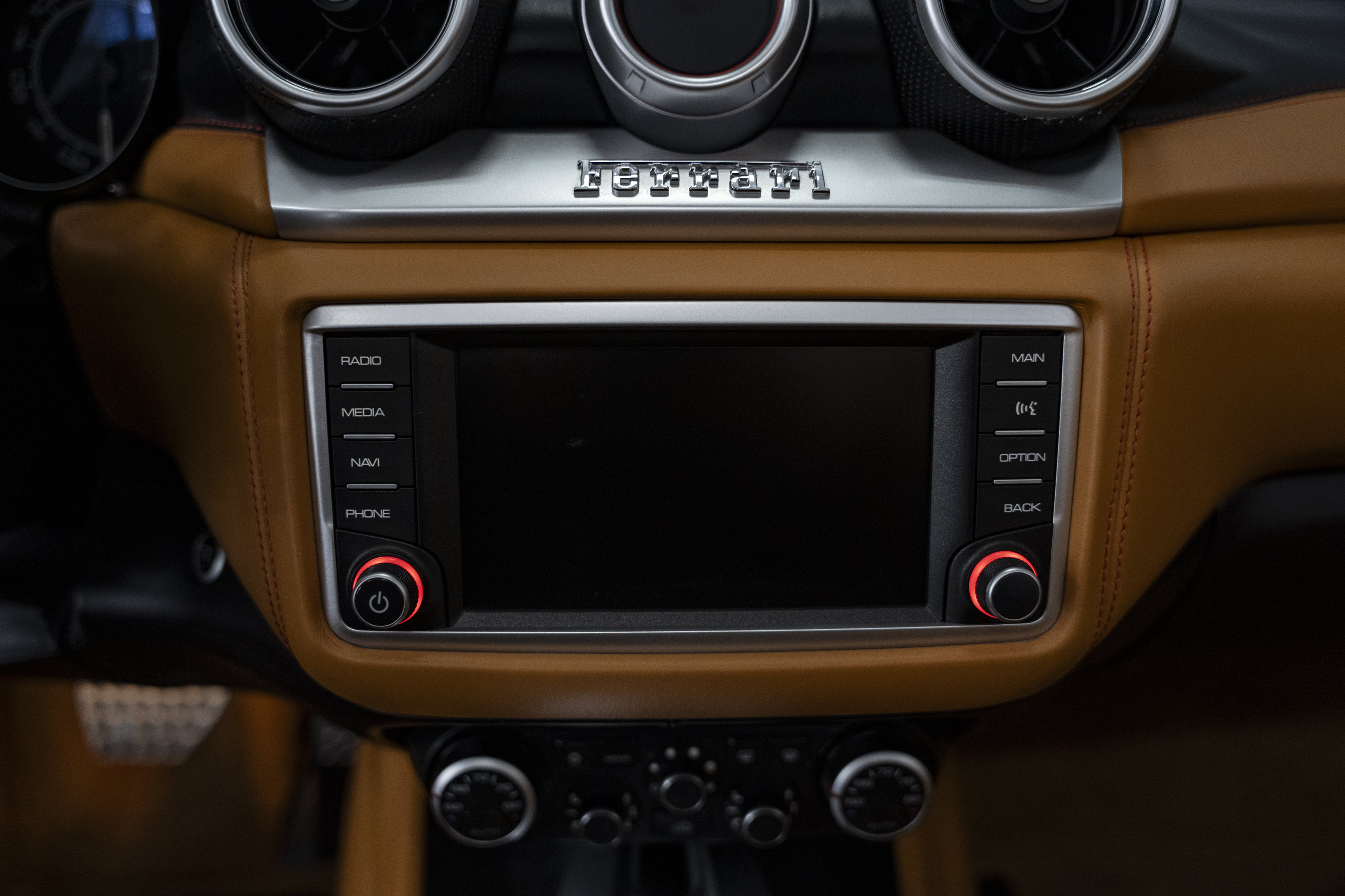 Used 2016 Ferrari California T RWD image 46