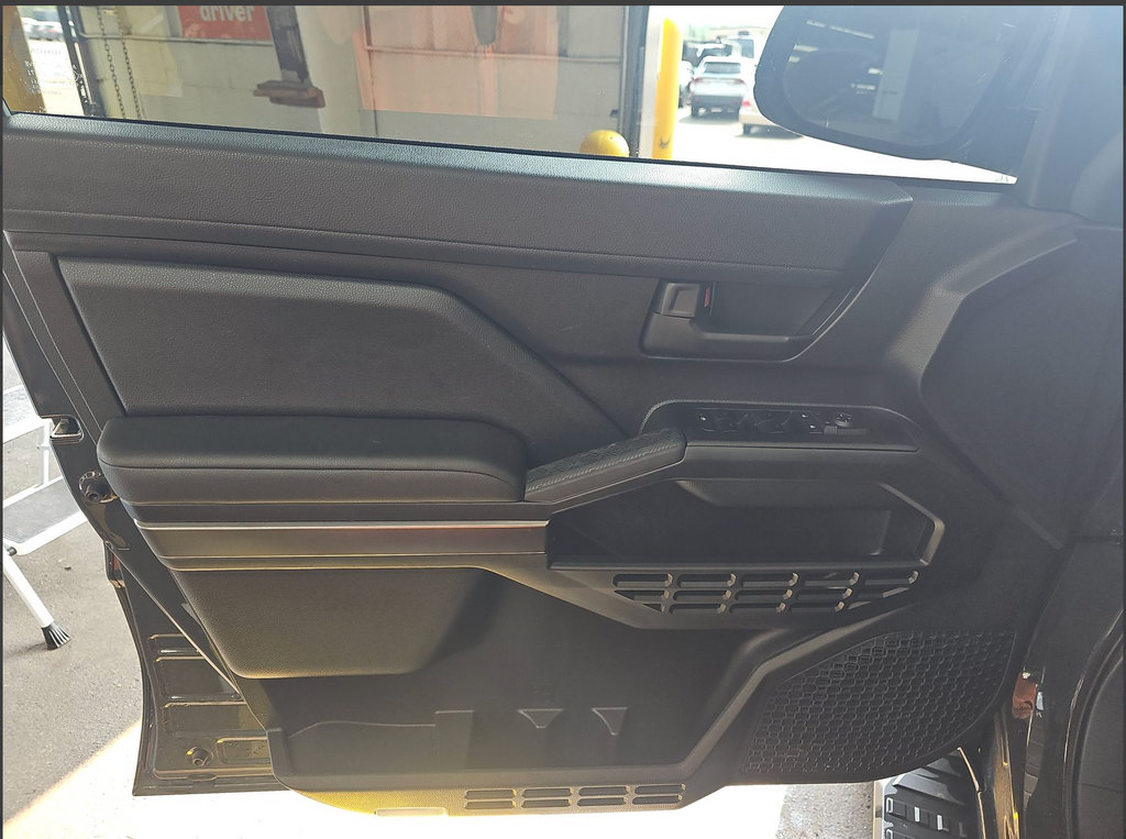 Used 2025 Toyota 4Runner SR5 AWD/4WD image 8