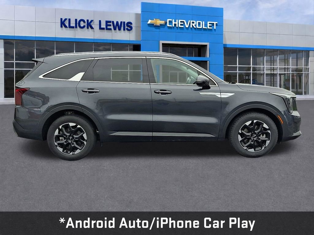 Used 2024 Kia Sorento S image 9