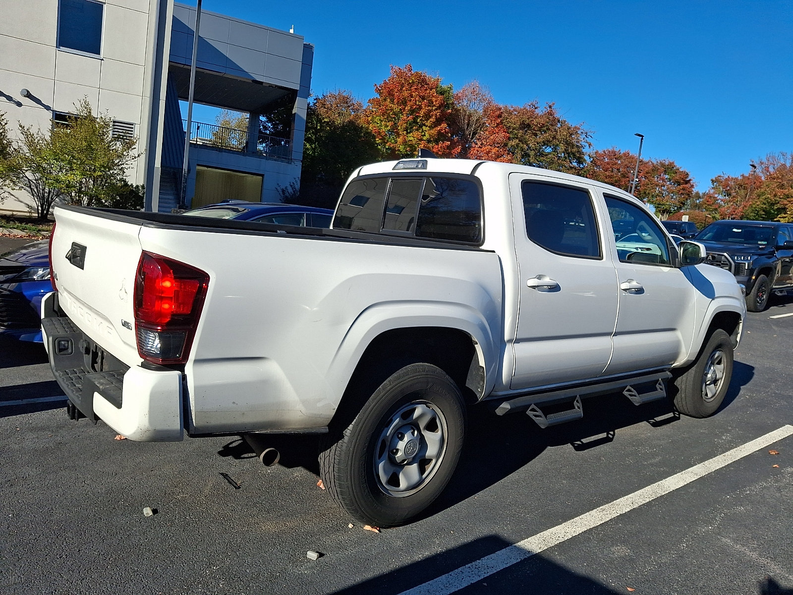 Certified 2023 Toyota Tacoma SR AWD/4WD image 4