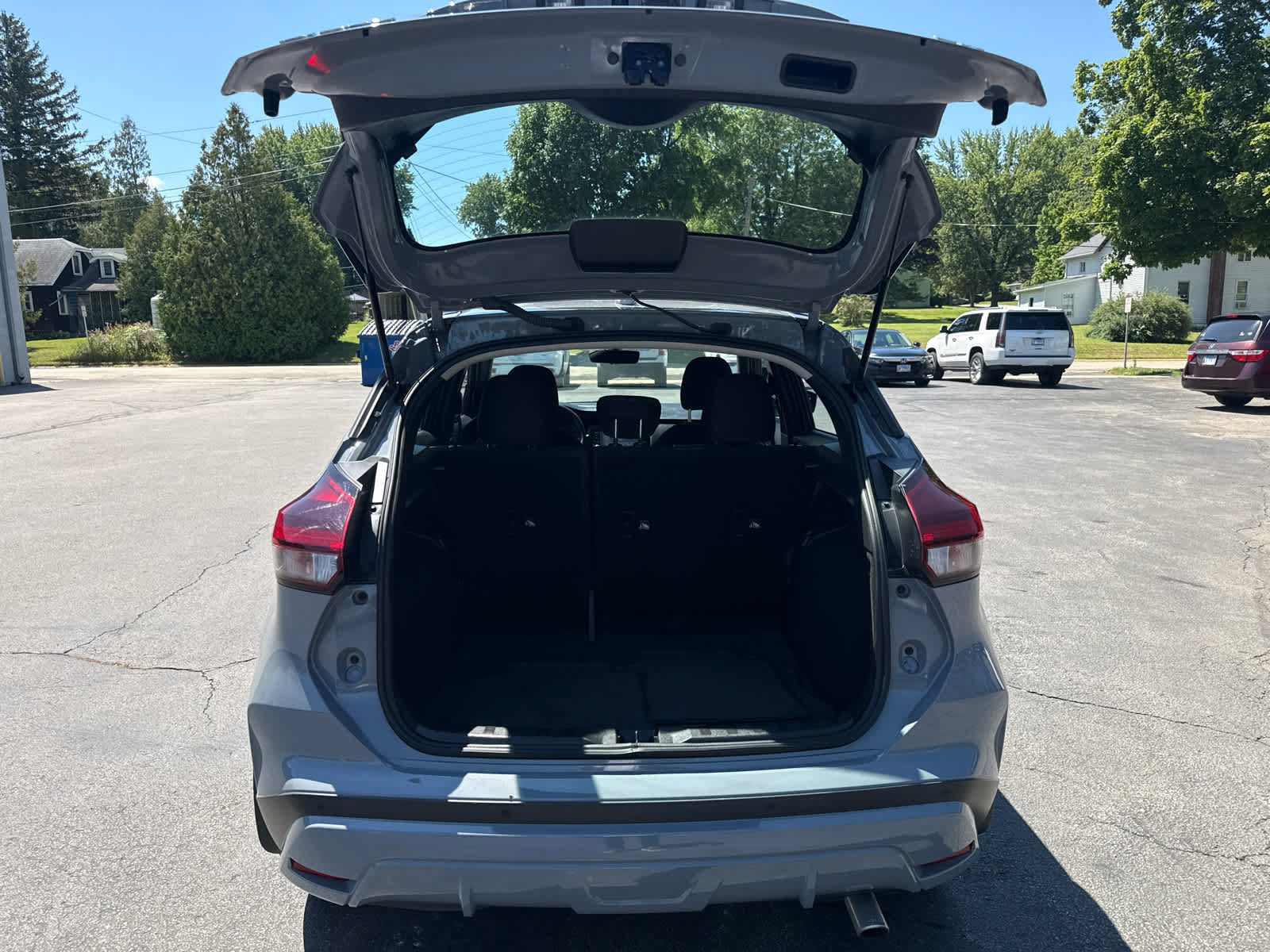 Used 2023 Nissan Kicks SR w/ Interior Electronics Package FWD image 15