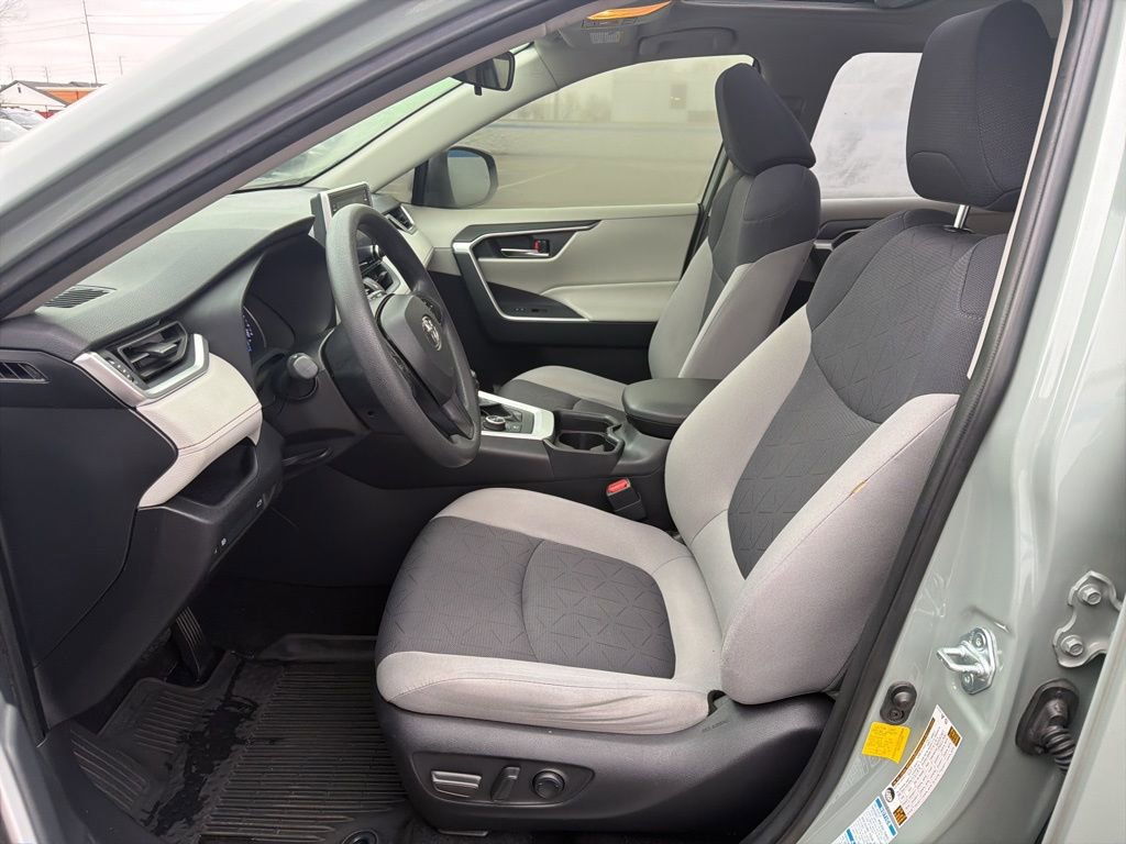 Used 2019 Toyota RAV4 XLE image 18