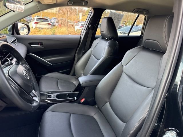 Used 2025 Toyota Corolla Cross XLE image 25