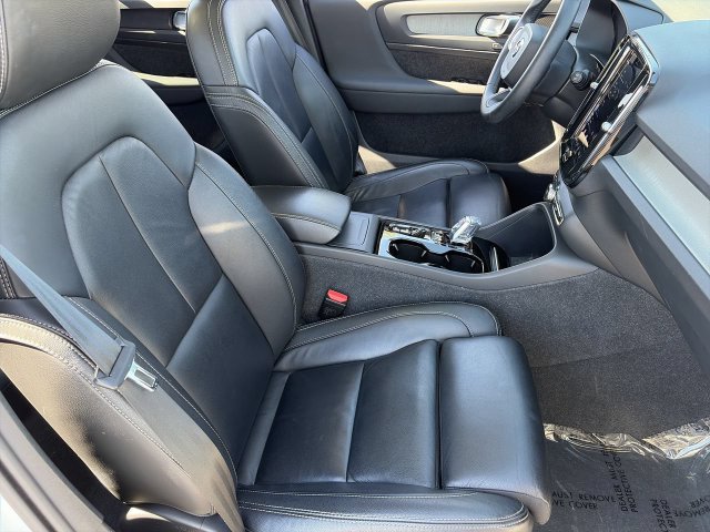 Certified 2023 Volvo XC40 B4 Ultimate w/ Climate Package FWD image 11