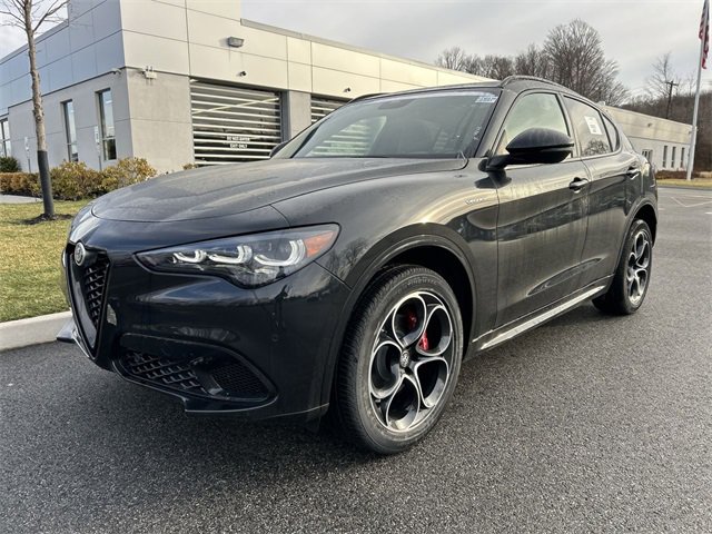 New 2025 Alfa Romeo Stelvio Sprint image 4
