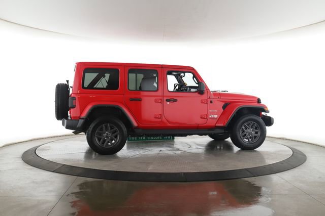 Used 2022 Jeep Wrangler Unlimited Sahara w/ Cold Weather Group AWD/4WD image 6