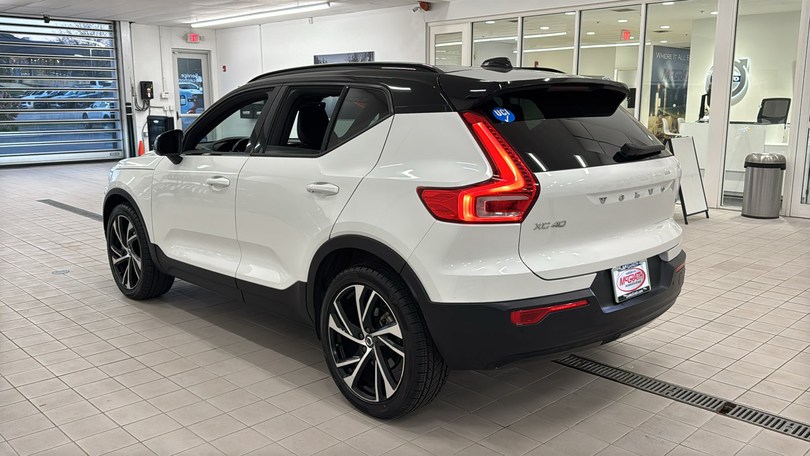 Used 2021 Volvo XC40 T5 R-Design w/ Protection Package AWD/4WD image 7