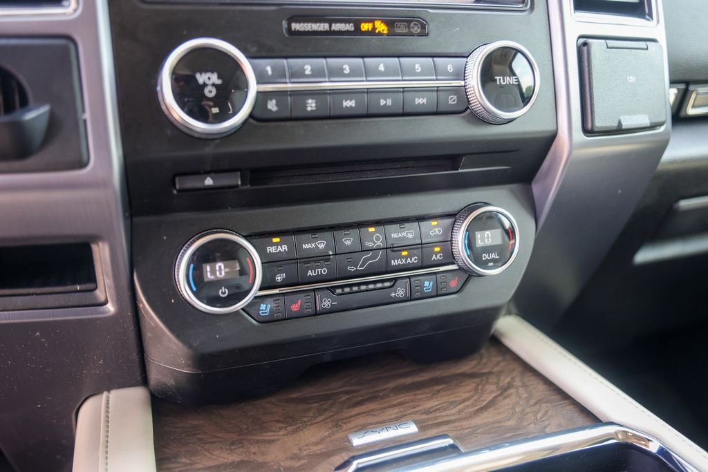 Used 2018 Ford Expedition Platinum RWD image 18