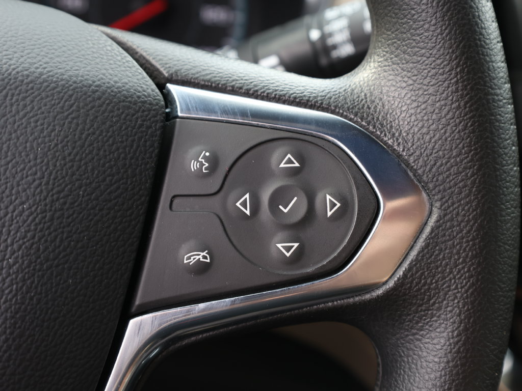 Used 2023 Chevrolet Traverse LS FWD image 32
