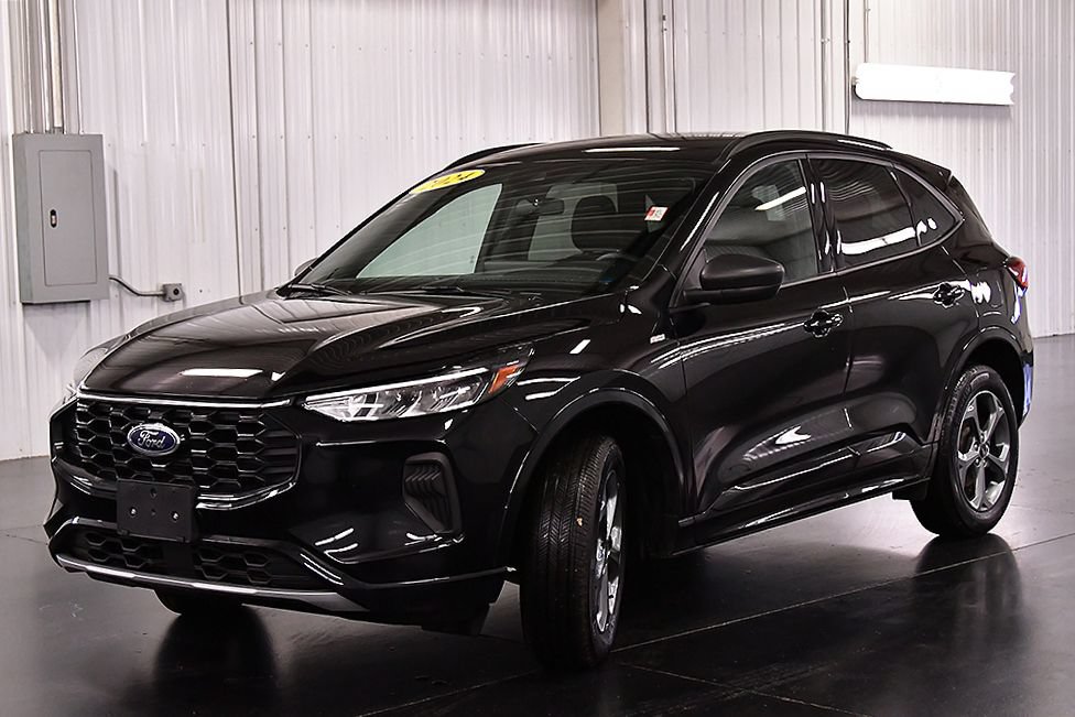 Used 2024 Ford Escape ST-Line w/ Tech Pack #1 AWD/4WD image 3