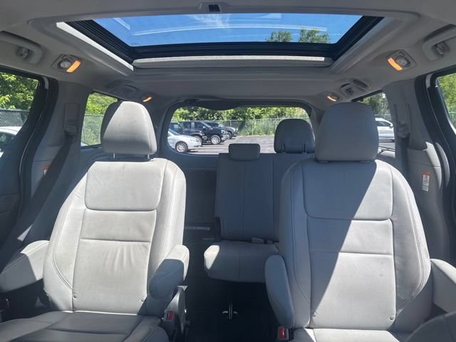 Used 2017 Toyota Sienna Limited AWD/4WD image 9