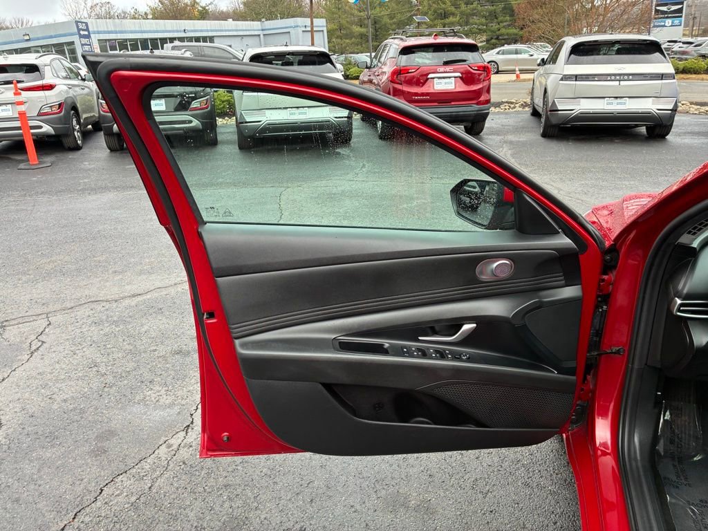 Used 2023 Hyundai Elantra SEL w/ Convenience Package image 38