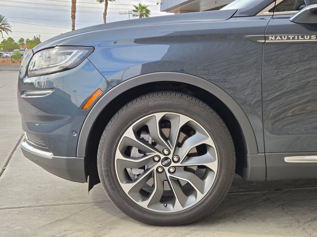 Used 2023 Lincoln Nautilus Reserve w/ Equipment Group 201A image 5