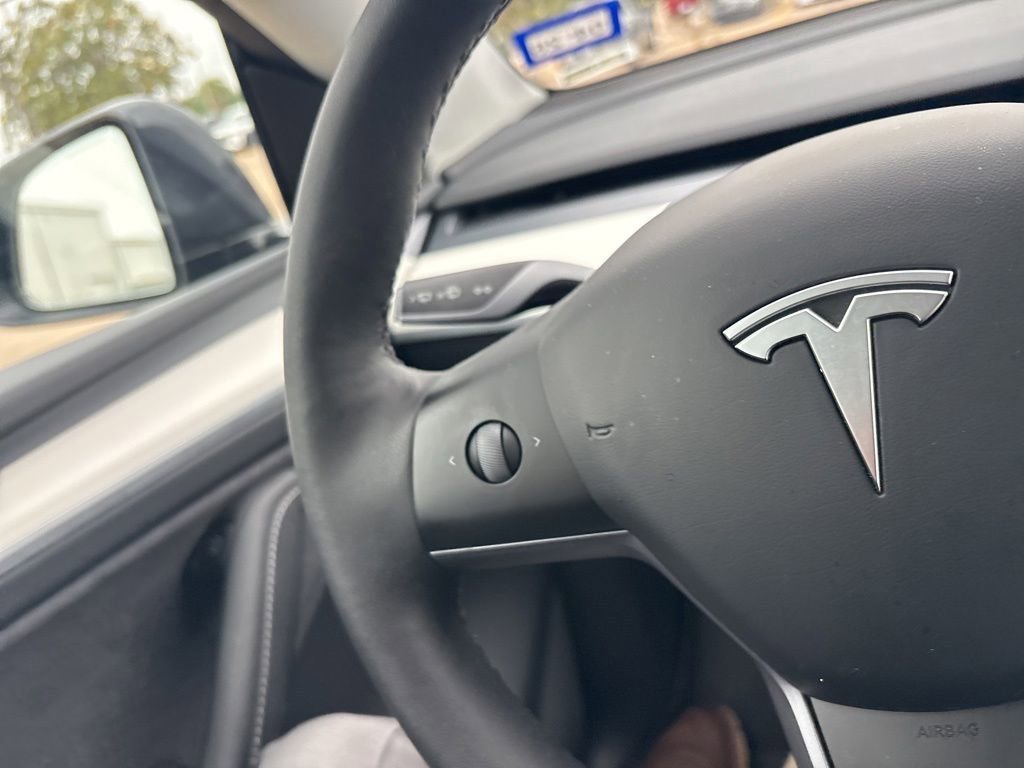 Used 2024 Tesla Model Y Performance AWD/4WD image 3