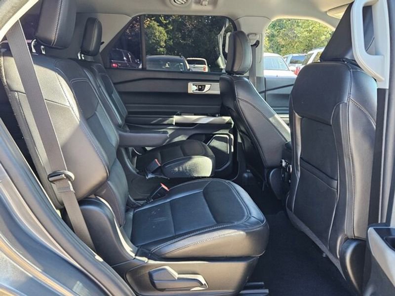 Used 2023 Ford Explorer Limited w/ Equipment Group 301A image 18
