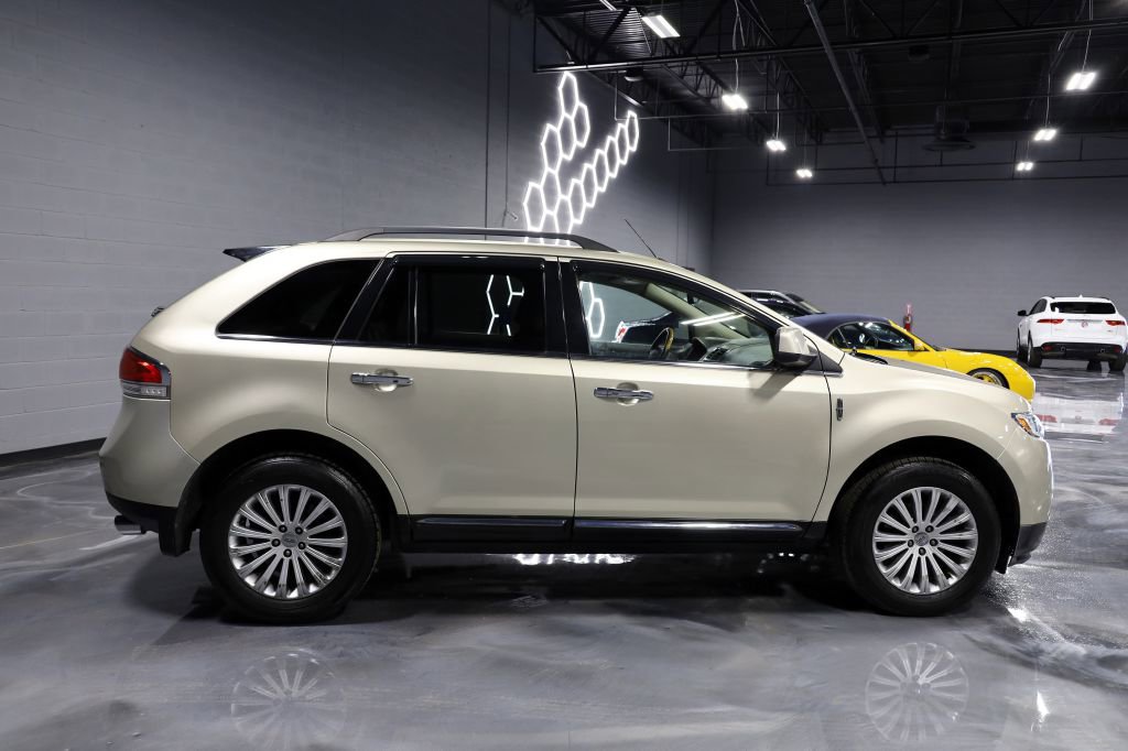 Used 2011 Lincoln MKX 2WD w/ Wood Pkg image 8