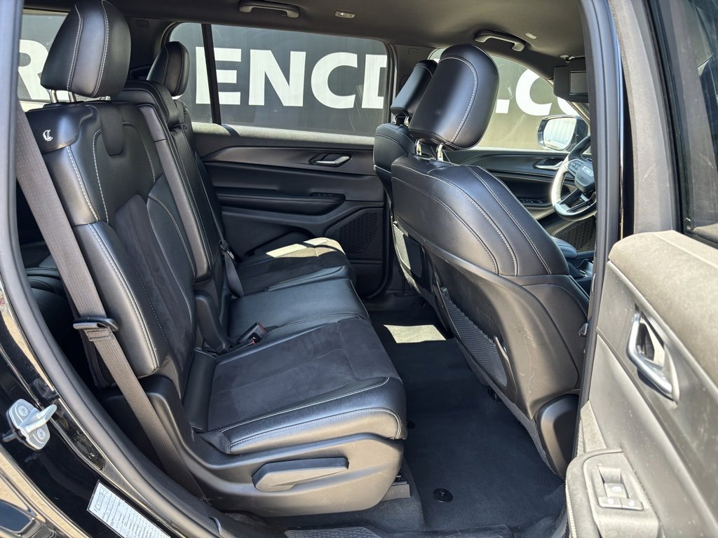 Used 2024 Jeep Grand Cherokee L Laredo image 28