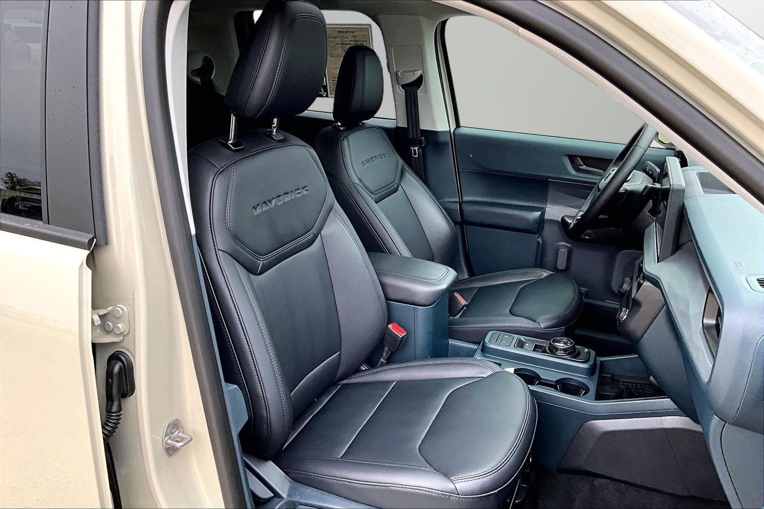 Used 2025 Ford Maverick Lariat w/ Black Appearance Package AWD/4WD image 7