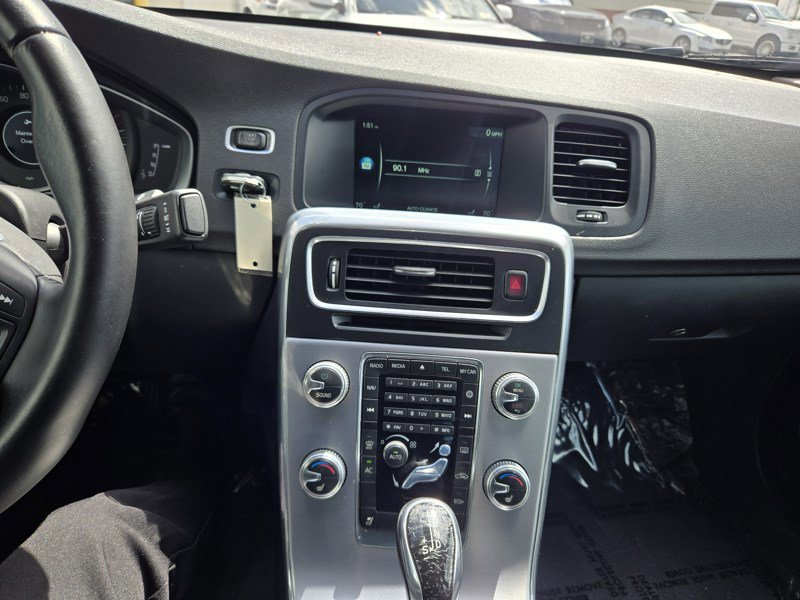 Used 2017 Volvo S60 T5 Dynamic image 17