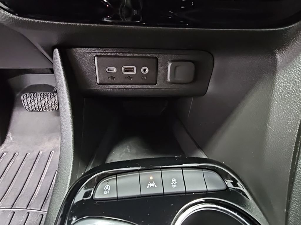 Used 2022 Buick Encore GX Essence w/ Experience Buick Package image 21