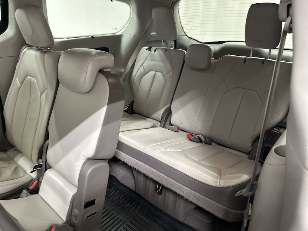 Used 2017 Chrysler Pacifica Touring-L Plus w/ Advanced Safetytec Group FWD image 20