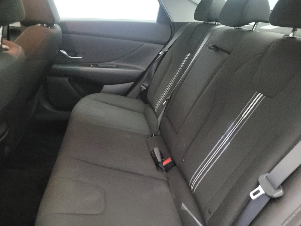 Used 2021 Hyundai Elantra SEL w/ Convenience + Premium Package FWD image 18