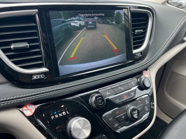 Used 2024 Chrysler Pacifica Limited FWD image 17