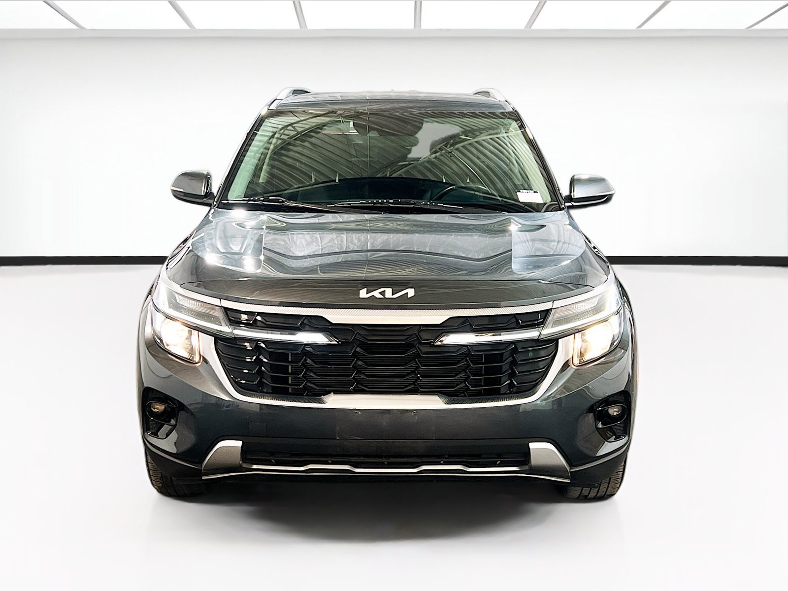 Used 2024 Kia Seltos EX FWD image 2