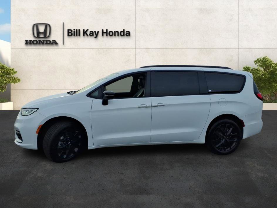 Used 2023 Chrysler Pacifica Limited w/ S Appearance Package image 7