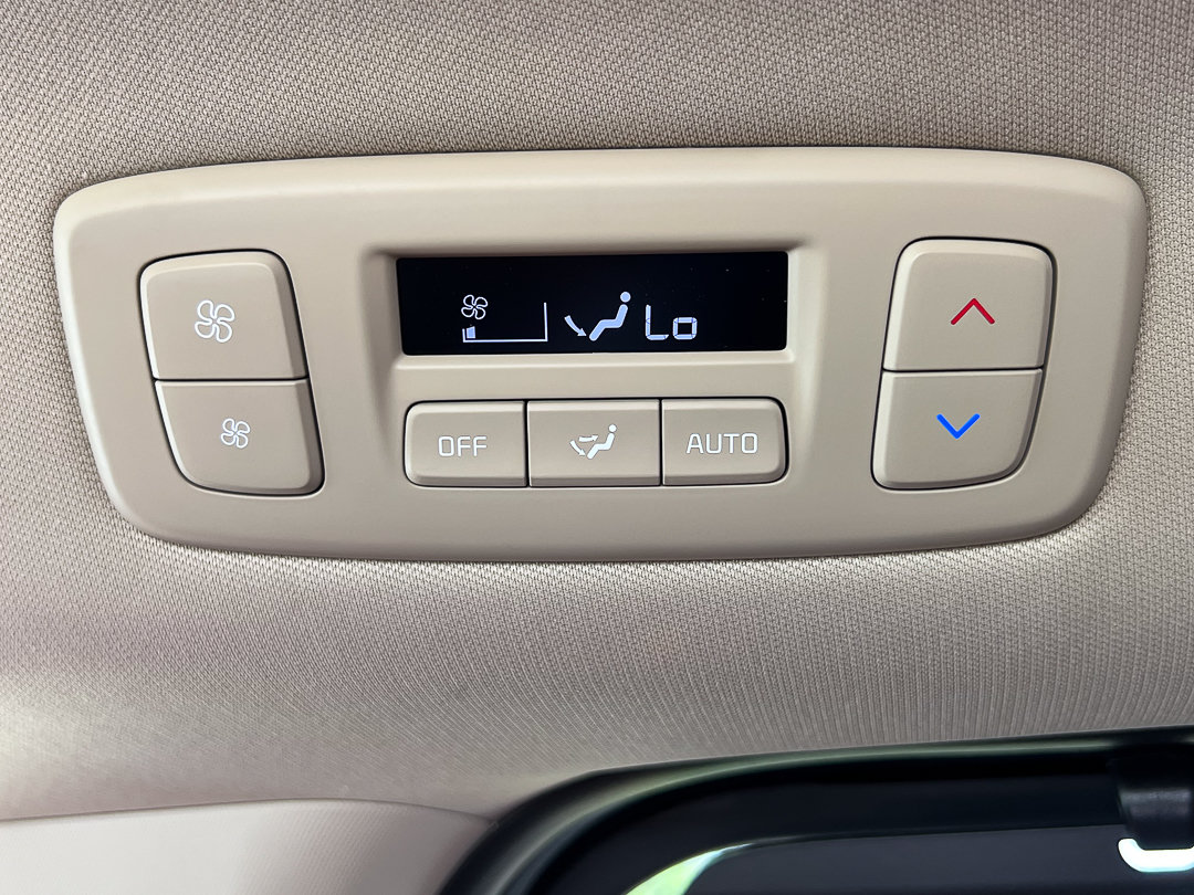Used 2026 Kia Carnival SX w/ SX Dark Edition Package FWD image 35