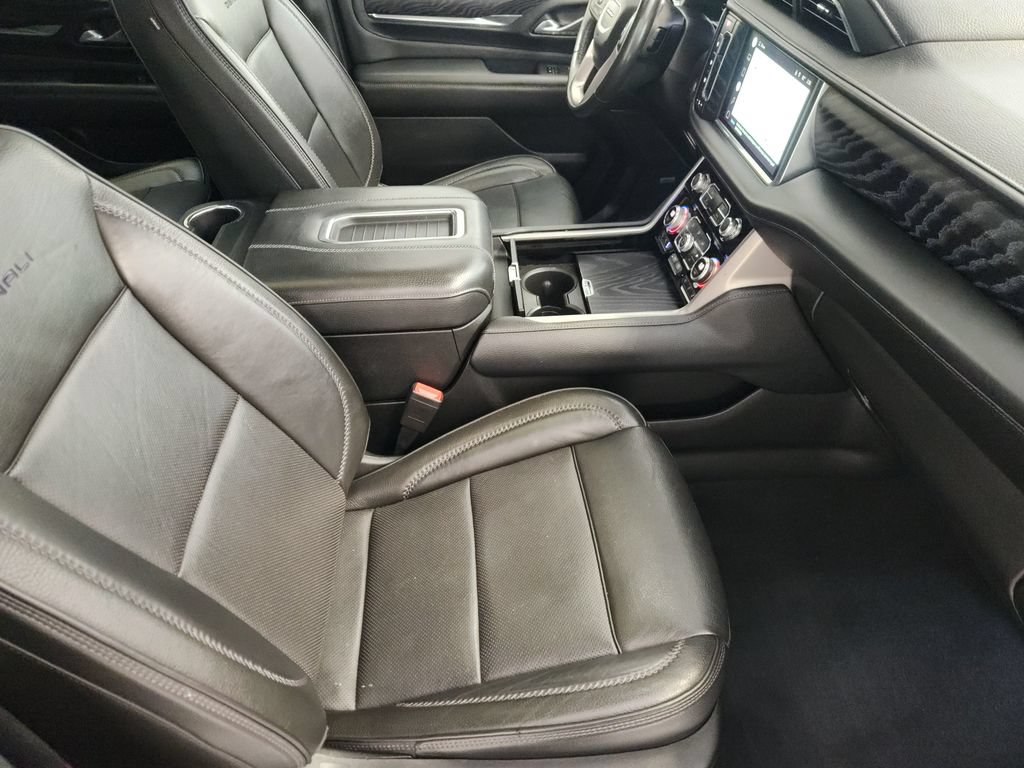 Used 2022 GMC Yukon Denali RWD image 13