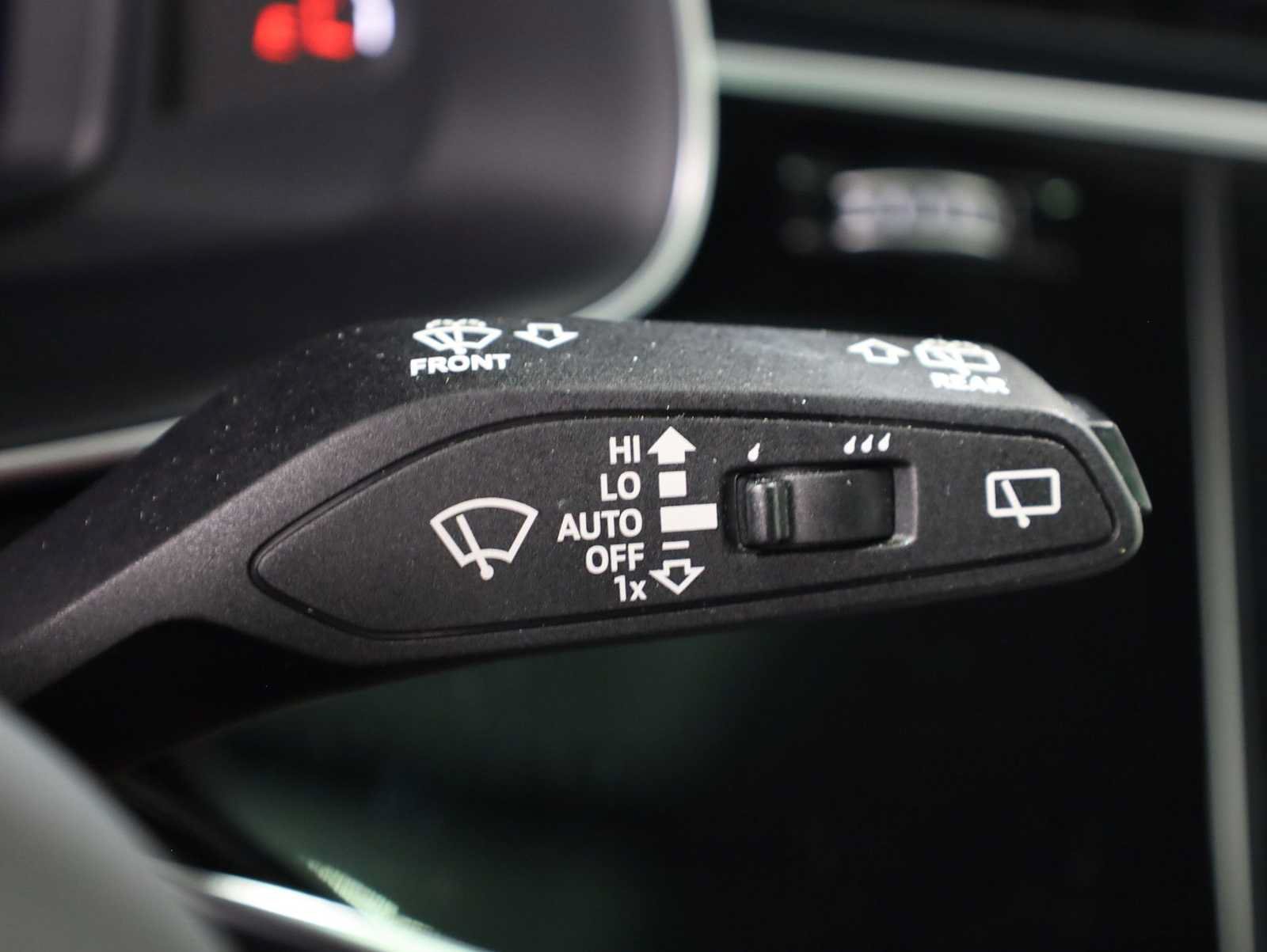 Used 2022 Audi Q8 Premium Plus AWD/4WD image 28