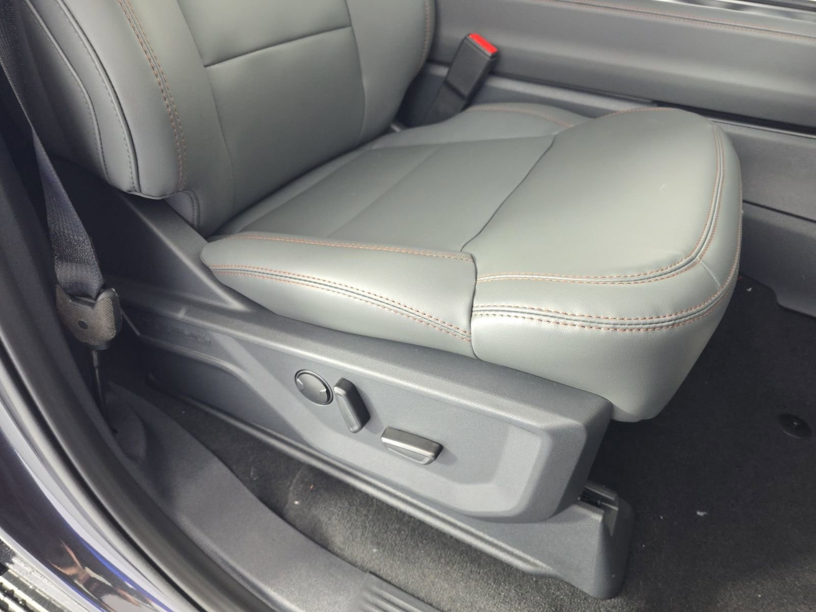 New 2025 Ford Expedition Max Active image 30