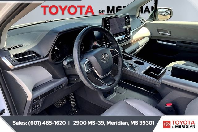 Used 2022 Toyota Sienna XLE image 12