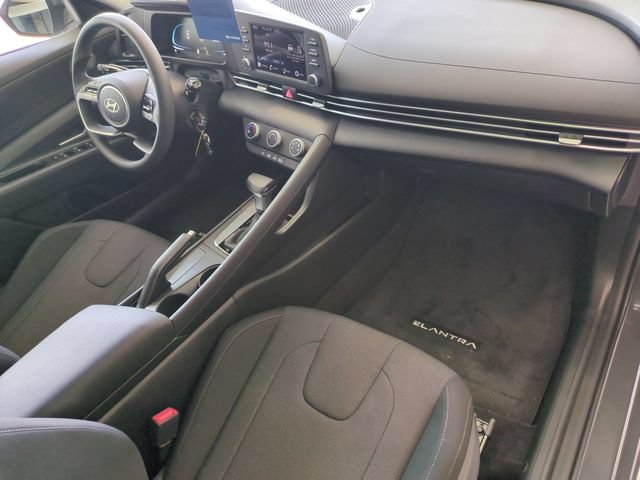 Certified 2026 Hyundai Elantra SE FWD image 19