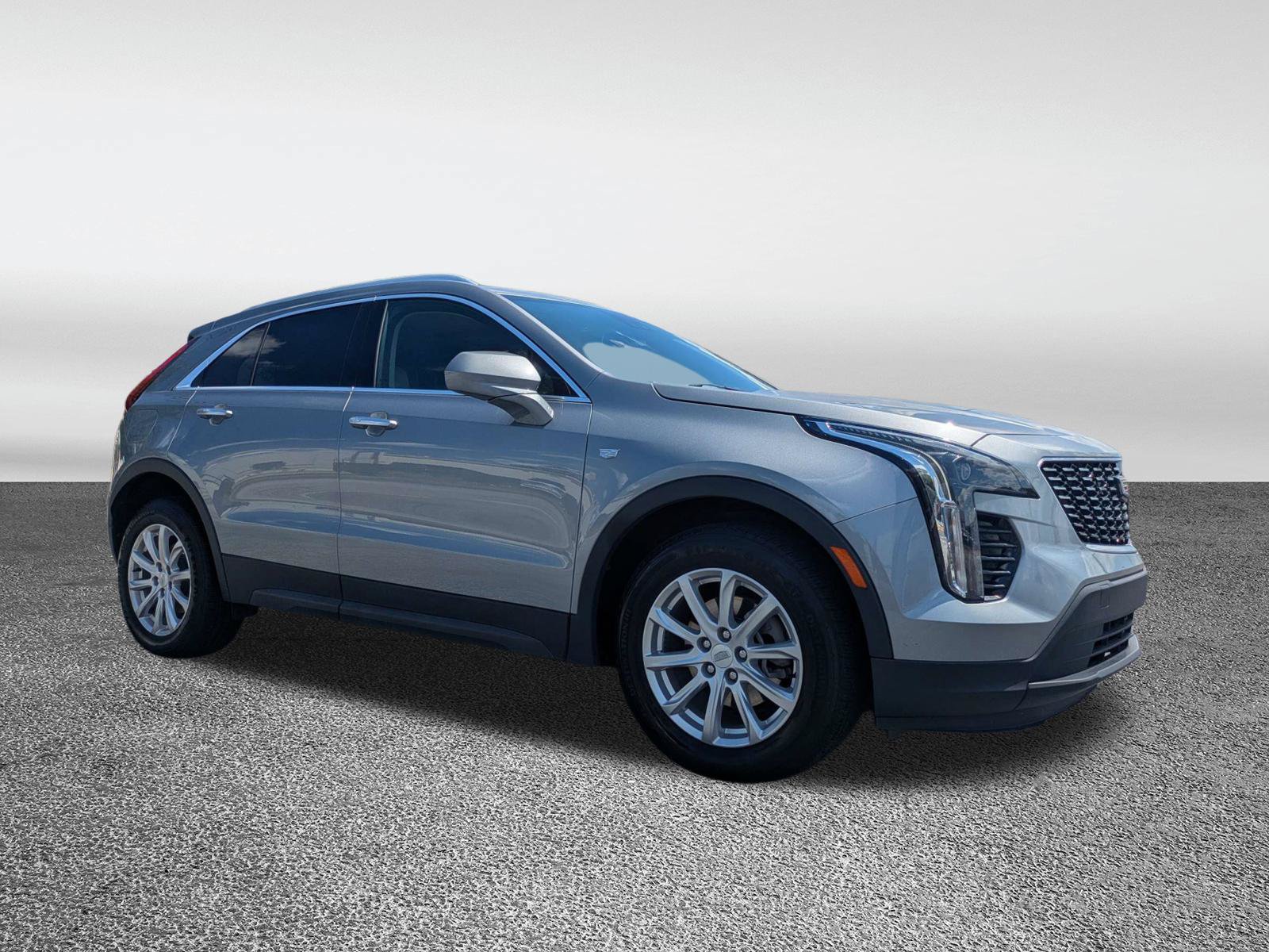 Certified 2023 Cadillac XT4 Luxury w/ Cold Weather Package AWD/4WD image 3