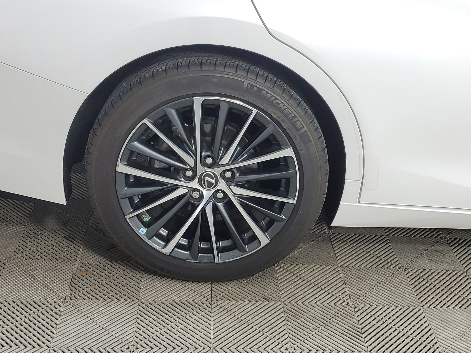Used 2023 Lexus ES 350 w/ Premium Package image 13